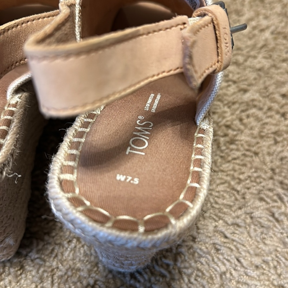 Toms Wedges size 7.5 - Picture 6 of 6